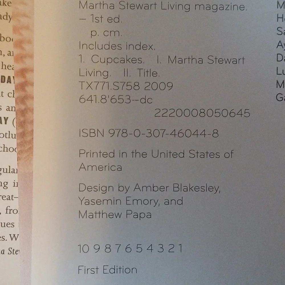 Martha Stewart Cupcakes Book 175 Ideas Paperback First Edition A Baking Guide